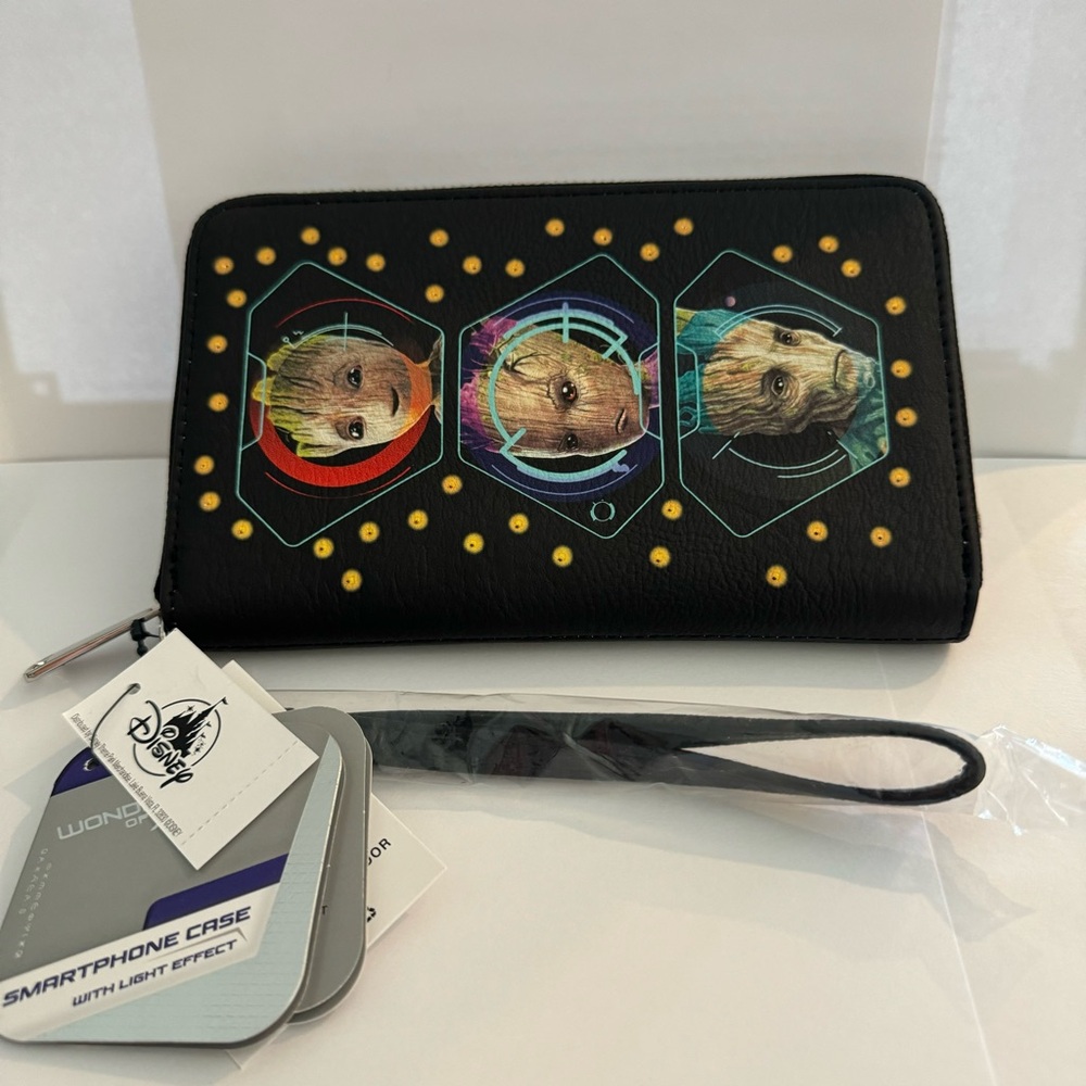 NWT. Disney Parks Marvel Guardians of Galaxy - I Am Groot Phone Case Wallet